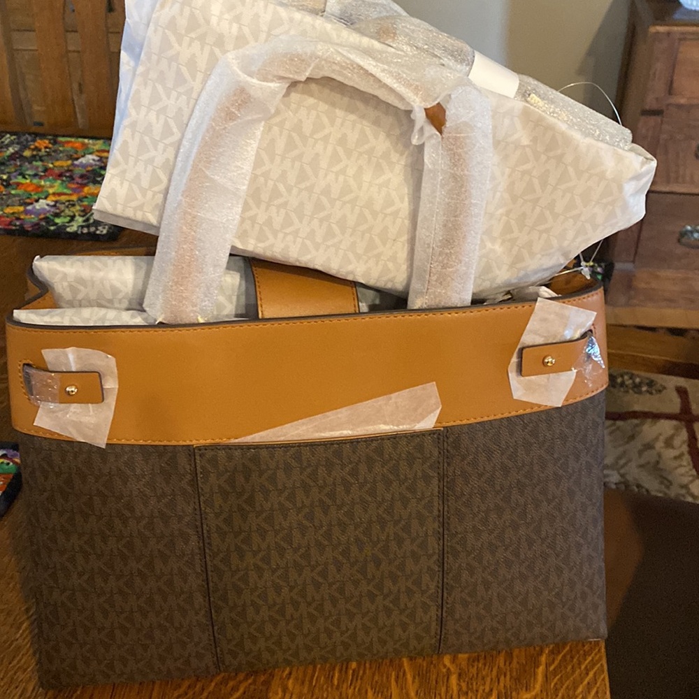 Michael Kors brown acorn Large Bag - Picture 2 of 2